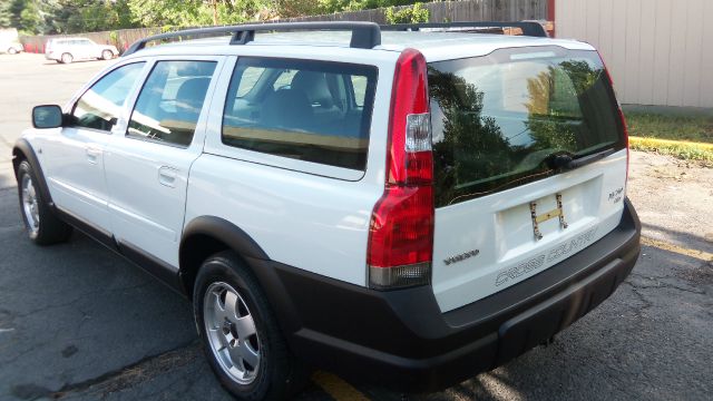 Volvo XC70 LE 4D Passenger Van SUV