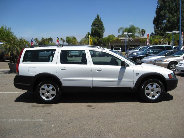 Volvo XC70 LS Flex Fuel 4x4 This Is One Of Our Best Bargains Wagon