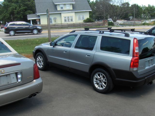 Volvo XC70 LE 4D Passenger Van SUV
