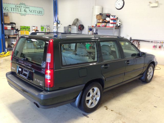 Volvo XC70 LE 4D Passenger Van SUV