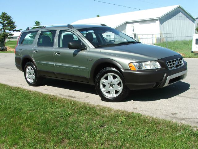 Volvo XC70 LE 4D Passenger Van SUV