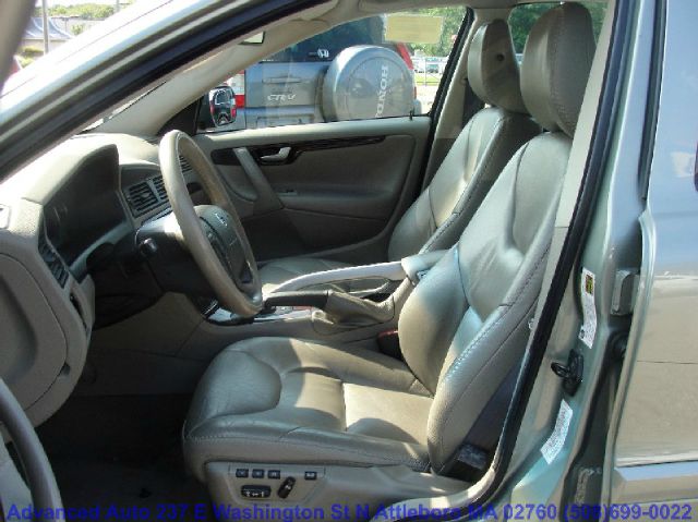 Volvo XC70 LE 4D Passenger Van SUV