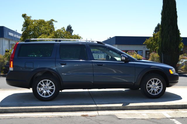 Volvo XC70 LE 4D Passenger Van SUV