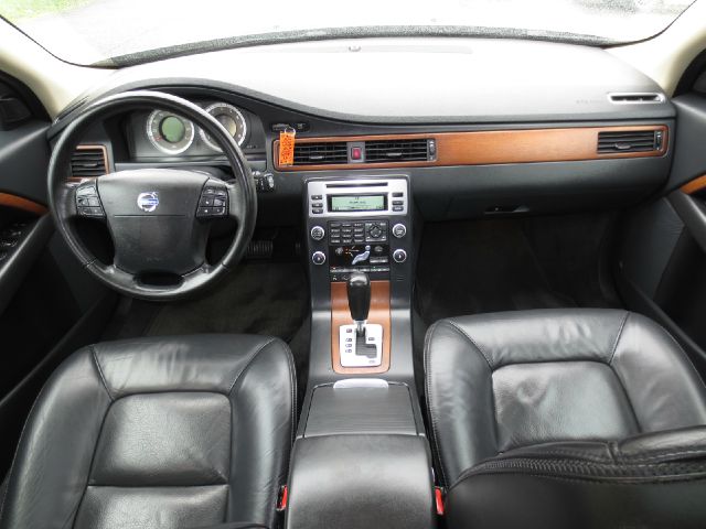 Volvo XC70 2009 photo 23