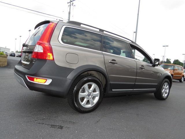 Volvo XC70 2010 photo 2
