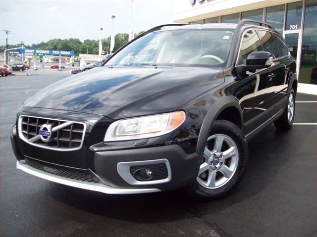 Volvo XC70 Base Unspecified
