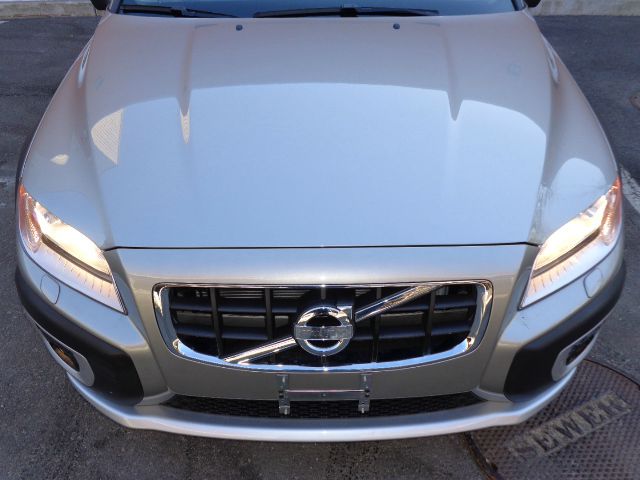 Volvo XC70 2011 photo 1