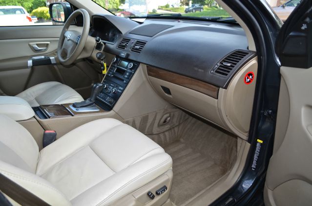 Volvo XC90 2009 photo 21
