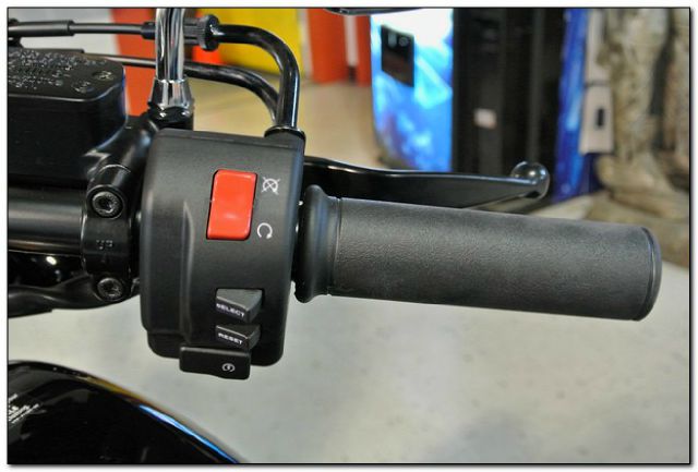 YAMAHA Bolt 2014 photo 13