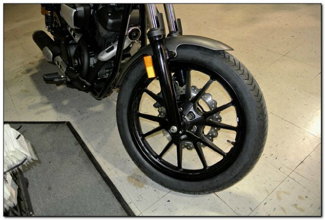 YAMAHA Bolt 2014 photo 3