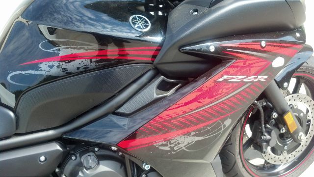 YAMAHA FZ6R 2012 photo 1