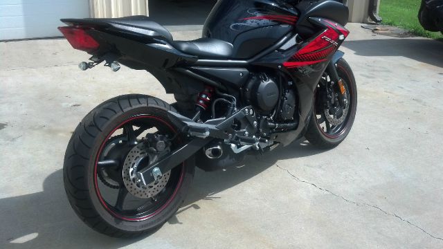 YAMAHA FZ6R 2012 photo 2