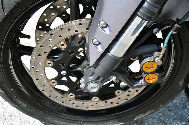 YAMAHA R1 2004 photo 1