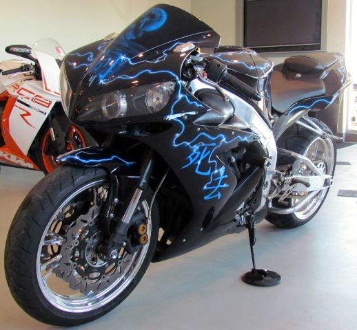 YAMAHA R1 2004 photo 1