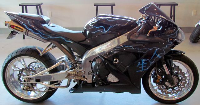 YAMAHA R1 2004 photo 2