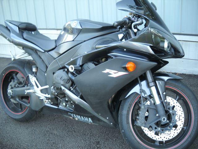 YAMAHA R1 2005 photo 1