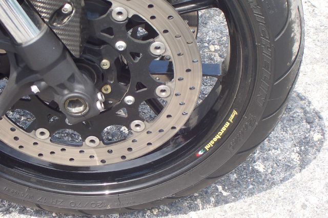 YAMAHA R1 2006 photo 2