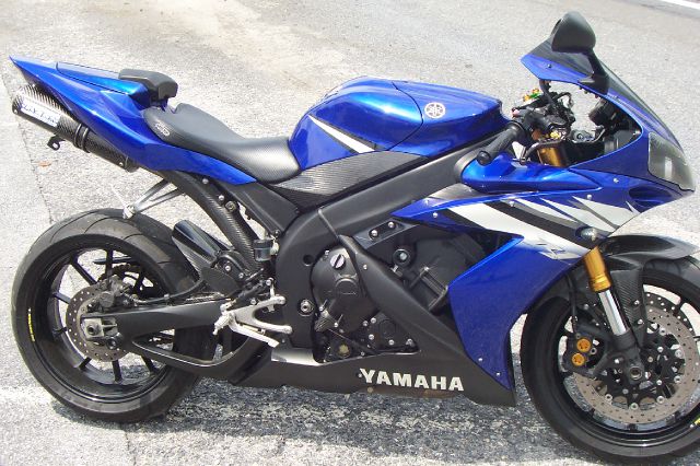 YAMAHA R1 2006 photo 3