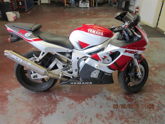YAMAHA R6 2000 photo 1