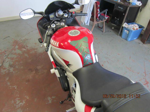 YAMAHA R6 2000 photo 2