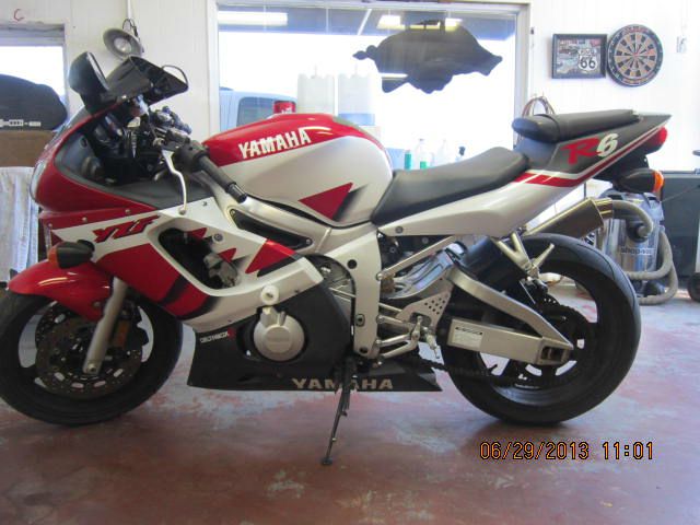 YAMAHA R6 2000 photo 4