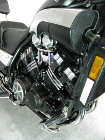 YAMAHA V-Max 2004 photo 28