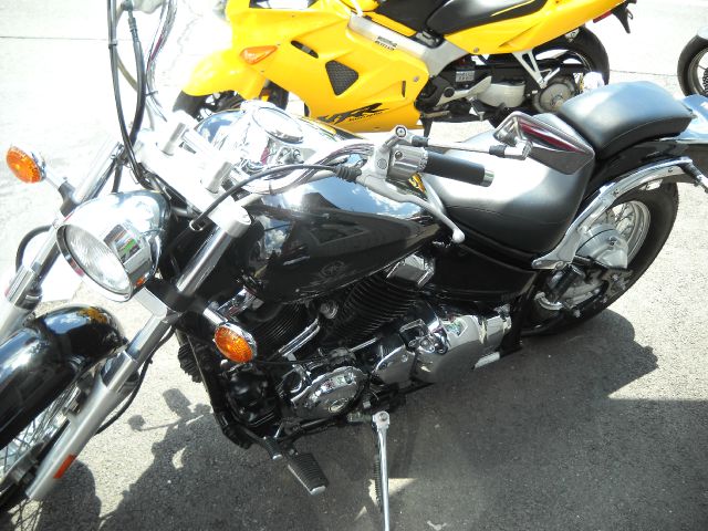 YAMAHA V-STAR 650 2002 photo 2