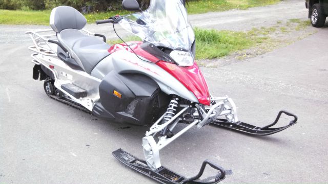 YAMAHA VENTURE LITE Supercharged 4WD Snowmobile