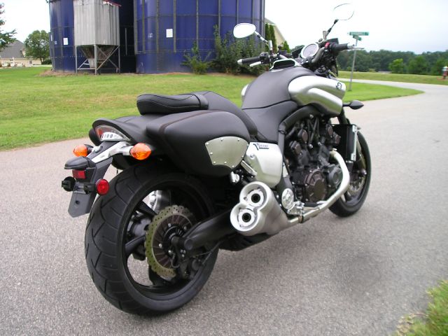 YAMAHA Vmax 2012 photo 2
