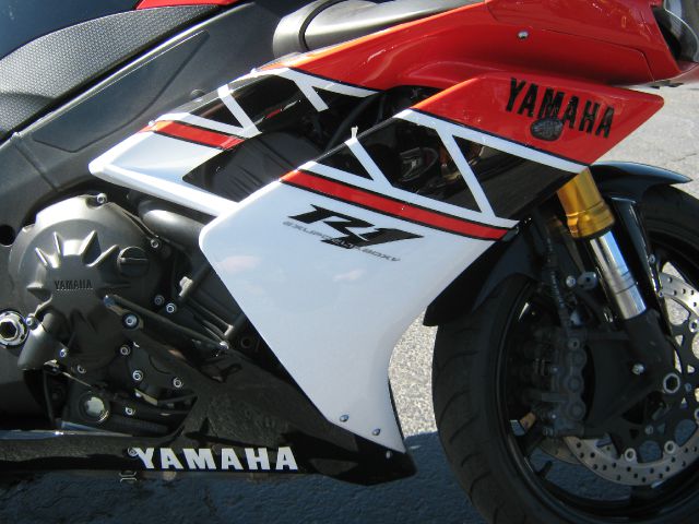 YAMAHA YZF-R1 SLE Ext. Cab 4dr 4x4 Motorcycle