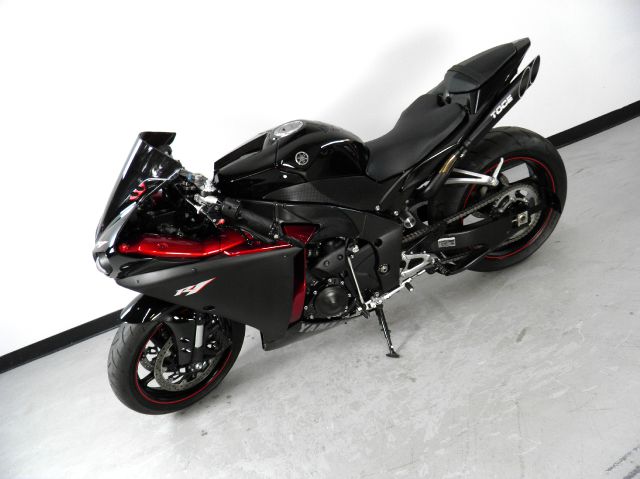 YAMAHA YZF-R1 2011 photo 3