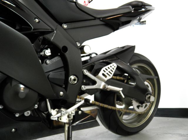 YAMAHA YZF-R6 RAVEN 2008 photo 16