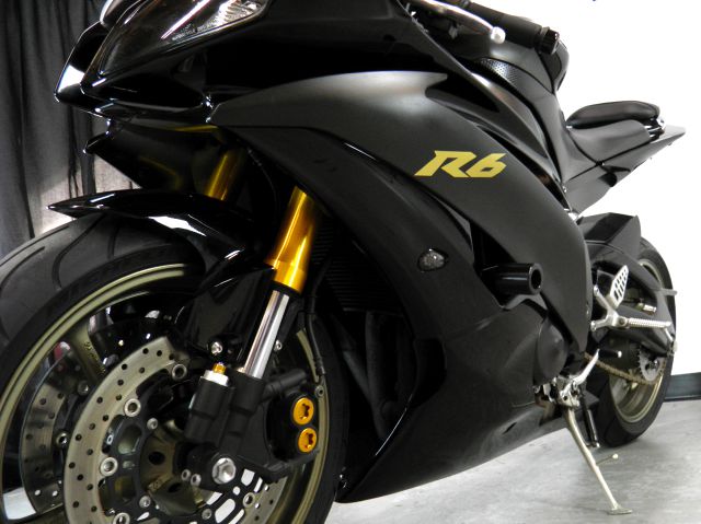 YAMAHA YZF-R6 RAVEN 2008 photo 19