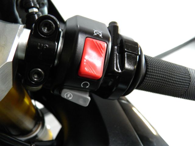 YAMAHA YZF-R6 RAVEN 2008 photo 9